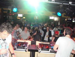 Swell Tavern - Pubs Adelaide 3