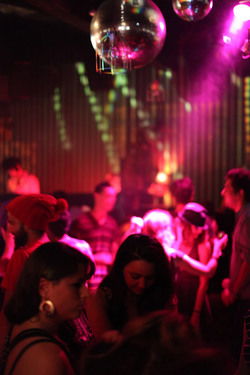 The Lounge - Pubs Adelaide 3