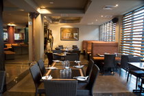 Monsoons Restaurant And Party Bar - Pubs Adelaide 2