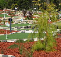 18 Hole Mini Golf - Club Husky - Pubs Adelaide