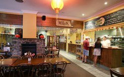 Albion Park Hotel - Pubs Adelaide 2