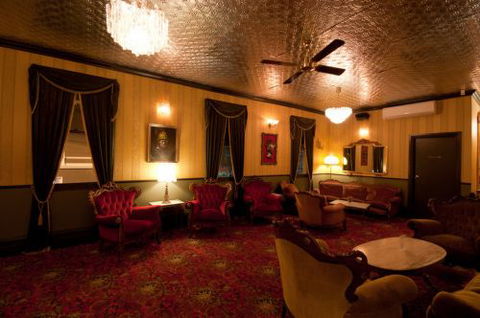 Back Bar Cocktail Lounge & Function Venue - Pubs Adelaide 3