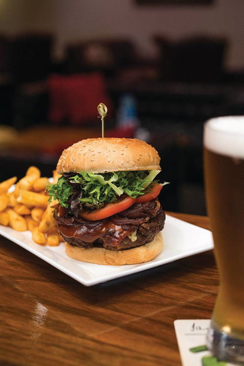 Dolly’s Bar & The Hibiscus Tavern - Pubs Adelaide 1