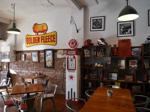 Roadies Cafe - Pubs Adelaide 4