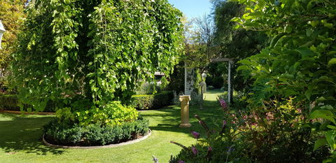 Camelot Garden Stroll - Pubs Adelaide 0