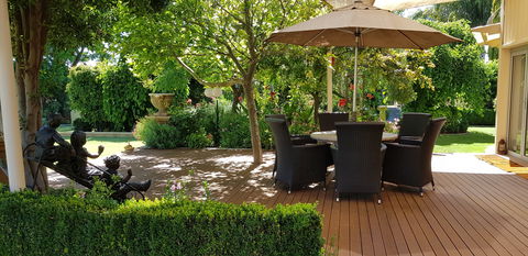 Camelot Garden Stroll - Pubs Adelaide 1
