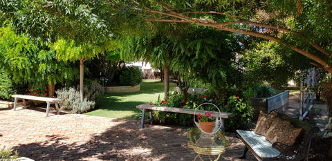 Camelot Garden Stroll - Pubs Adelaide 2