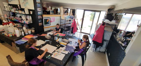 School Holidays - Kids Art Class - Painting - Pubs Adelaide 2
