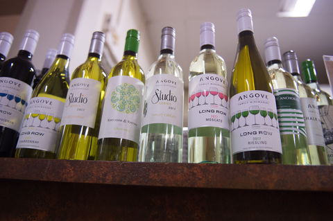 Beer And Wine O'Clock At Club Boutique Hotel Cunnamulla - Pubs Adelaide 1