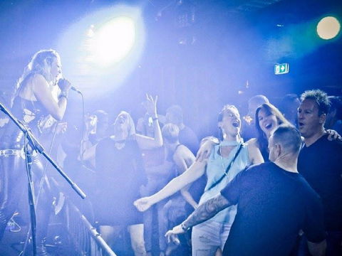Karaoke At The Avenue - Pubs Adelaide 0