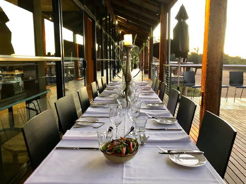 Father's Day Lunch At Holmesglen At Eildon - Pubs Adelaide 1