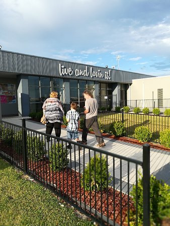 Lake Illawarra NSW Pubs Adelaide