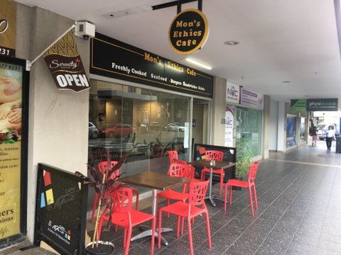 Mon's Ethics Cafe - Pubs Adelaide 0