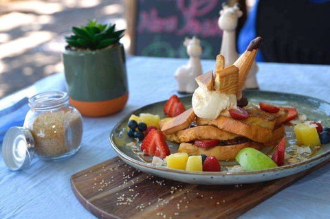 Mr Giraffe - Pubs Adelaide 0