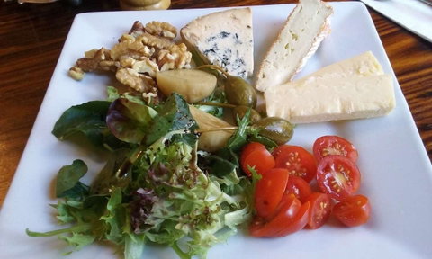 Fetching Treasures Cafe - Pubs Adelaide 0