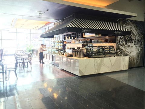 Le Cirque Fine Foods - Docklands - Pubs Adelaide 0