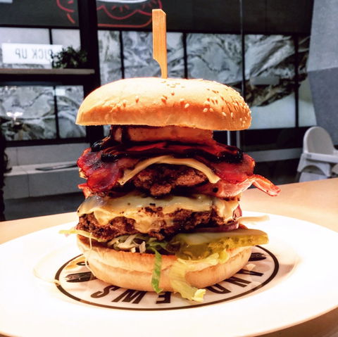 Andrew's Hamburgers - Albert Park - Pubs Adelaide 0