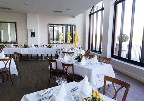 LakeFront Bistro - Pubs Adelaide 18