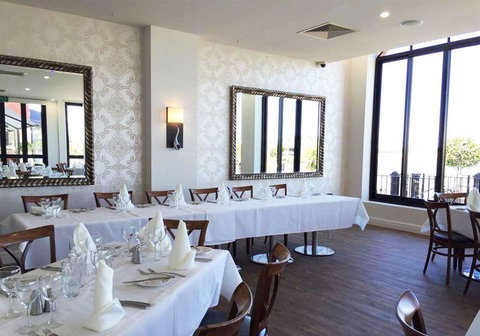 LakeFront Bistro - Pubs Adelaide 25