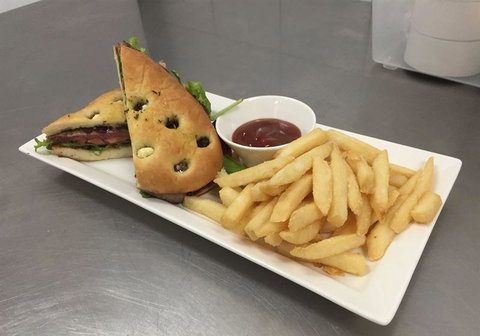 LakeFront Bistro - Pubs Adelaide 7