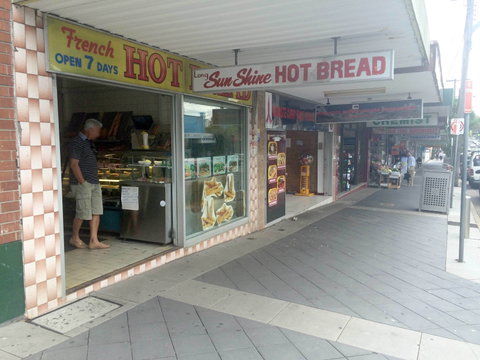 Long Sunshine Hot Bread - Pubs Adelaide 0
