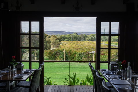 Black Swan Winery And Restaurant - Pubs Adelaide 0