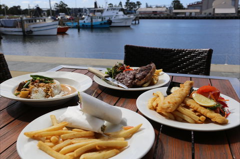 Hooked Restaurant And Grill - Pubs Adelaide 0