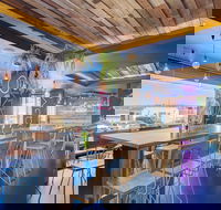 STAV'S - DRINKS EATS  BEATS - Pubs Adelaide