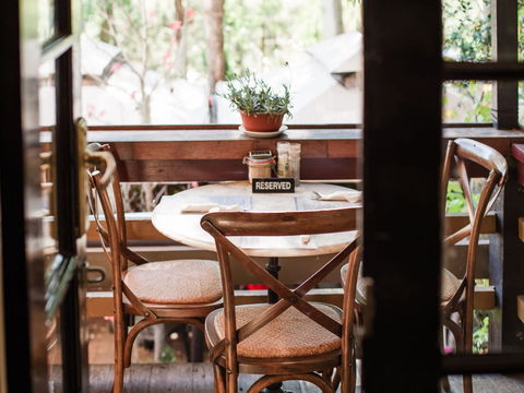 Savannah On Swan - Pubs Adelaide 1