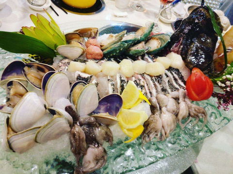Waterfront Seafood Hot Pot - Pubs Adelaide 0