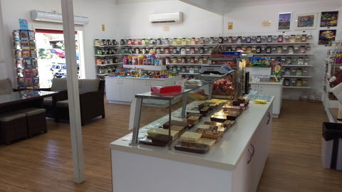 Mogo Fudge And Ice Cream /  Courtyard Cafe / Lots Of Lollies Mogo - Pubs Adelaide 2