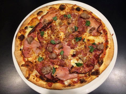 11 Inch Pizza Docklands - Pubs Adelaide 0