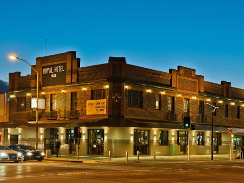 Royal Hotel Queanbeyan - Pubs Adelaide 0