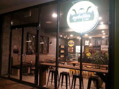 Munkeeskins Cafe - Pubs Adelaide 0
