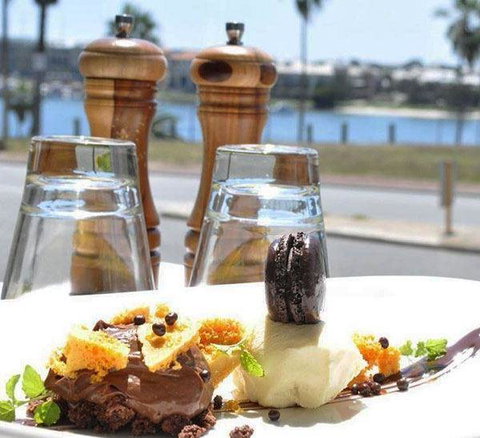 Tradewinds Bar & Bistro - Pubs Adelaide 4