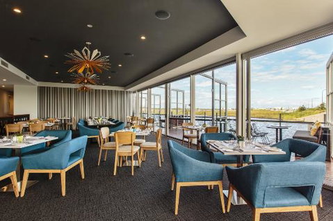 Wildflower Restaurant And Bar At Best Western Plus Lake Kawana - Pubs Adelaide 0