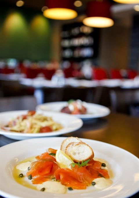 Renzo's Bar Cafe Italiano - Pubs Adelaide 5