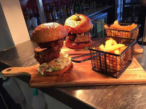 Sandy's Bar And Grill - Pubs Adelaide 0