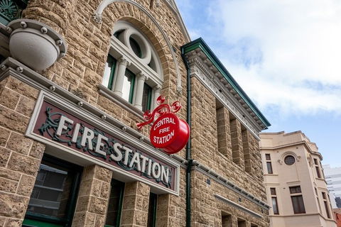 Perth Scavenger Hunt: Perched On A Swan - Pubs Adelaide 5