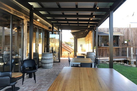 Beer, Wine And Gin (The Ultimate Tastings.) - Pubs Adelaide 4