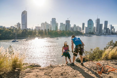 Abseiling The Kangaroo Point Cliffs In Brisbane - Pubs Adelaide 1