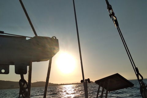 Townsville Small Group Early Morning Sailing Cruise Boat Tour Charter Hire - Pubs Adelaide 5