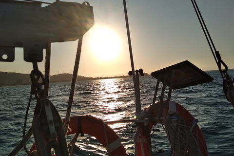 Townsville Private Hire Sunset Sail Sailing Cruise Boat Tour Charter Experience - Pubs Adelaide 4