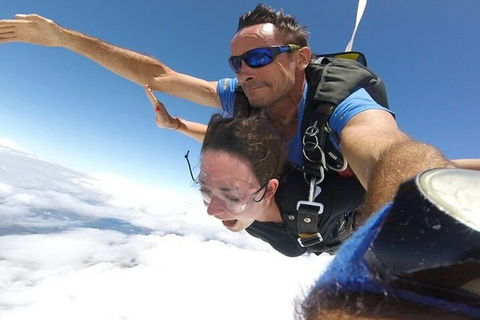 Byron Bay Tandem Sky Dive - Pubs Adelaide 2