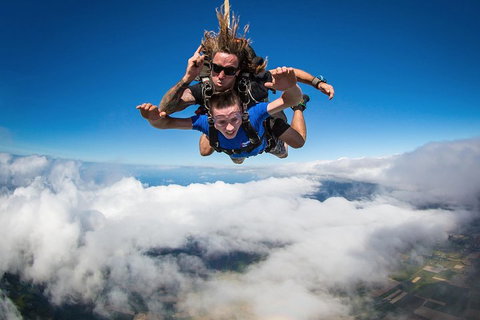 Reef And Rainforest Tandem Sky Dive In Cairns - Pubs Adelaide 0