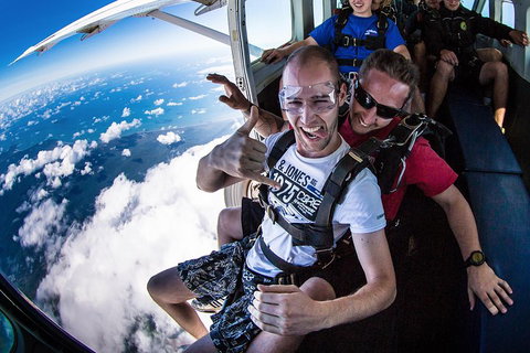 Reef And Rainforest Tandem Sky Dive In Cairns - Pubs Adelaide 2