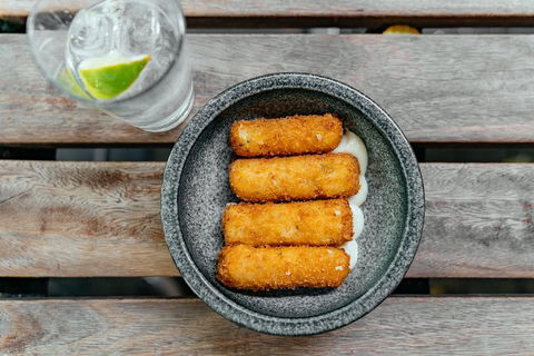 The 10 Tastings Of Melbourne With Locals: Private Food Tour - Pubs Adelaide 2